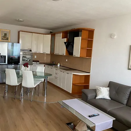 Lucy * 马卡尔斯卡