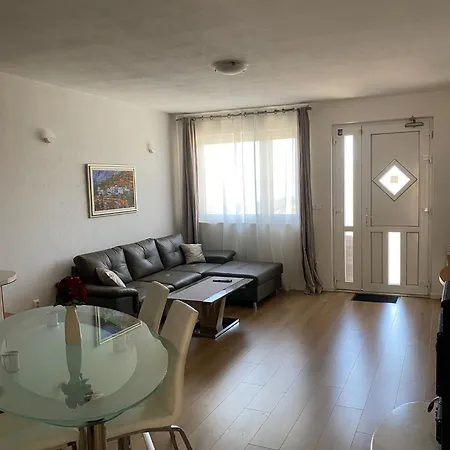 Apartment Lucy *
